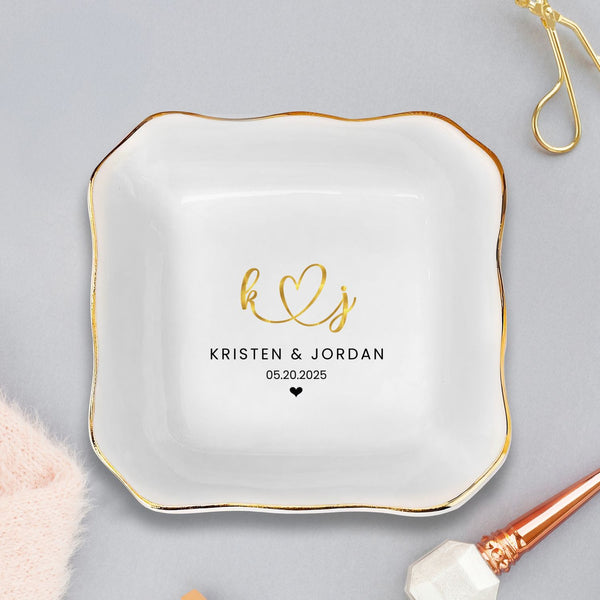 Couple Name Wedding Jewelry Dish Tray, Engagement Ring Dish, Engagement Gifts, Wedding Ring Dish, Gift for Bride, Ring Holder Dish Gifts