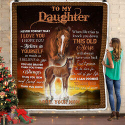 Mom To Daughter, This Old Horse Will Always Have Your Back Sofa Throw Blanket Geembi™