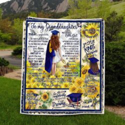 To My Granddaughter, Class Of 2022, Happy Graduation Sunflower Quilt Blanket THH3048Qv2